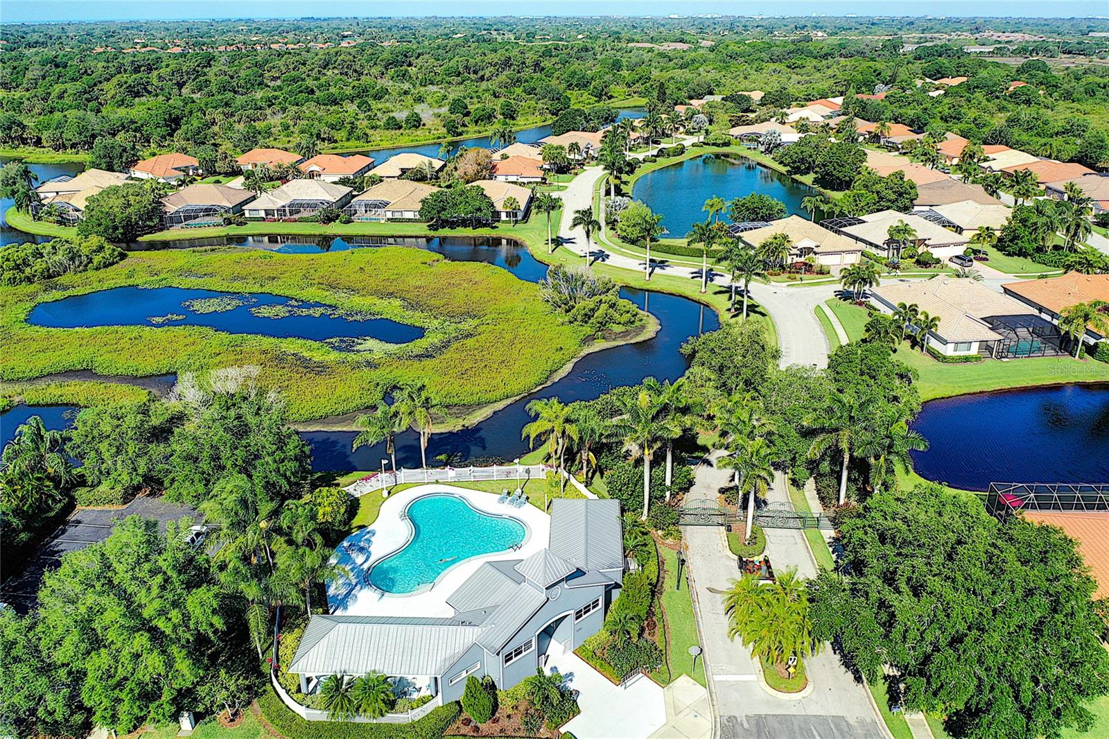 THE HAMPTONS - Residential