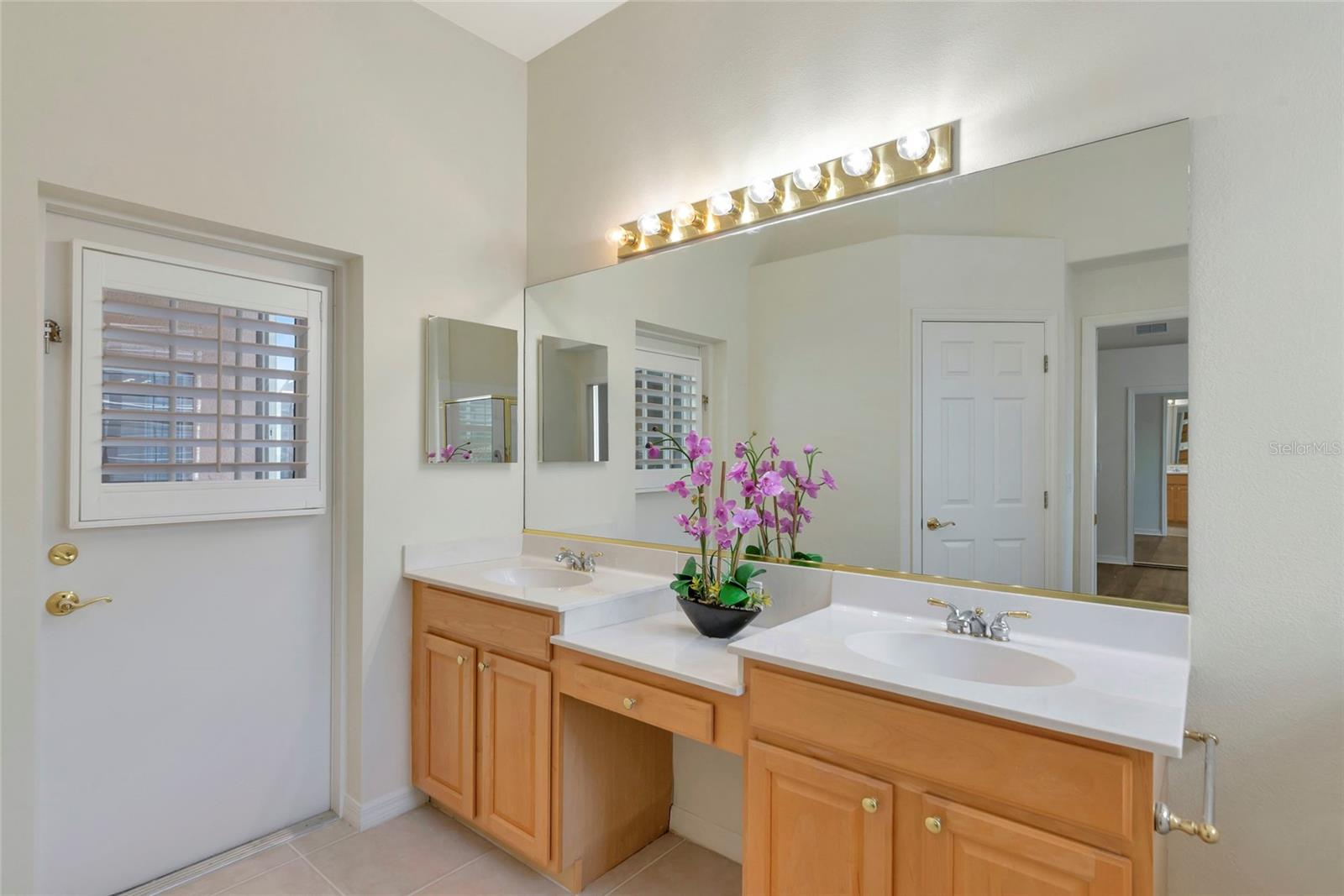 THE HAMPTONS - Residential