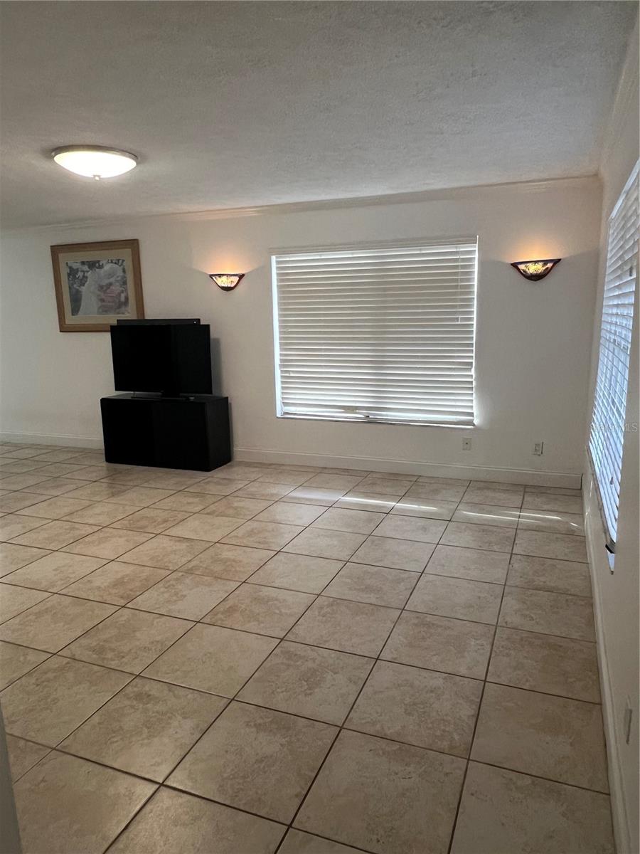 FAIRWAY OAKS - Residential