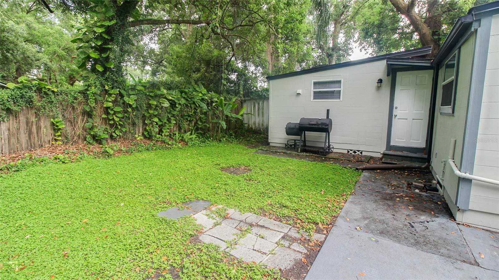 CLOVERLAWN - Residential Lease