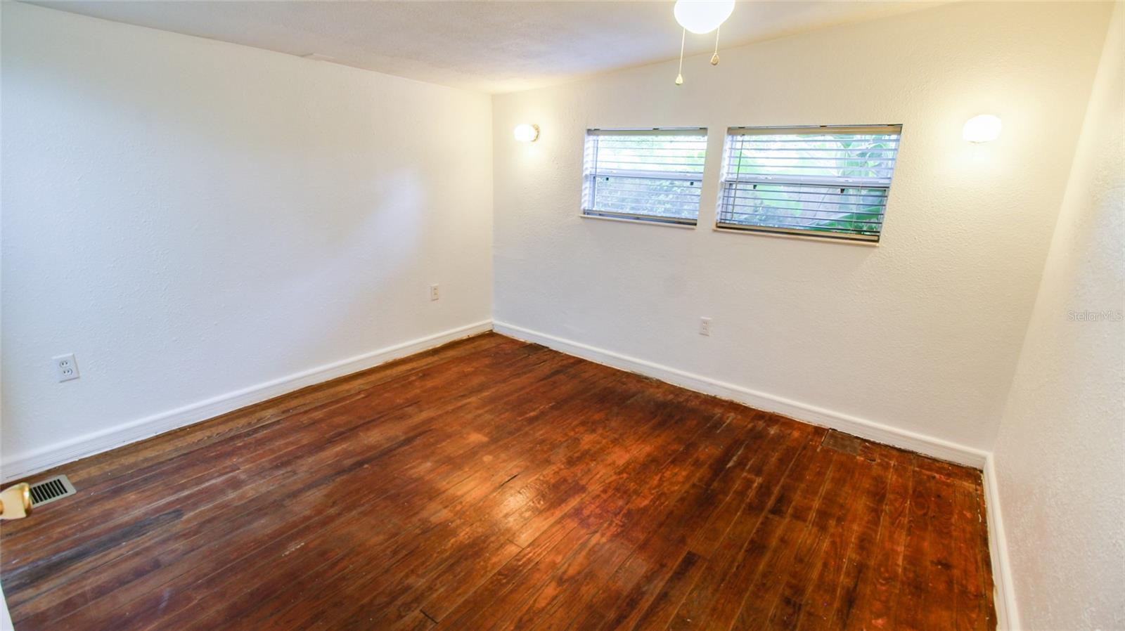 CLOVERLAWN - Residential Lease