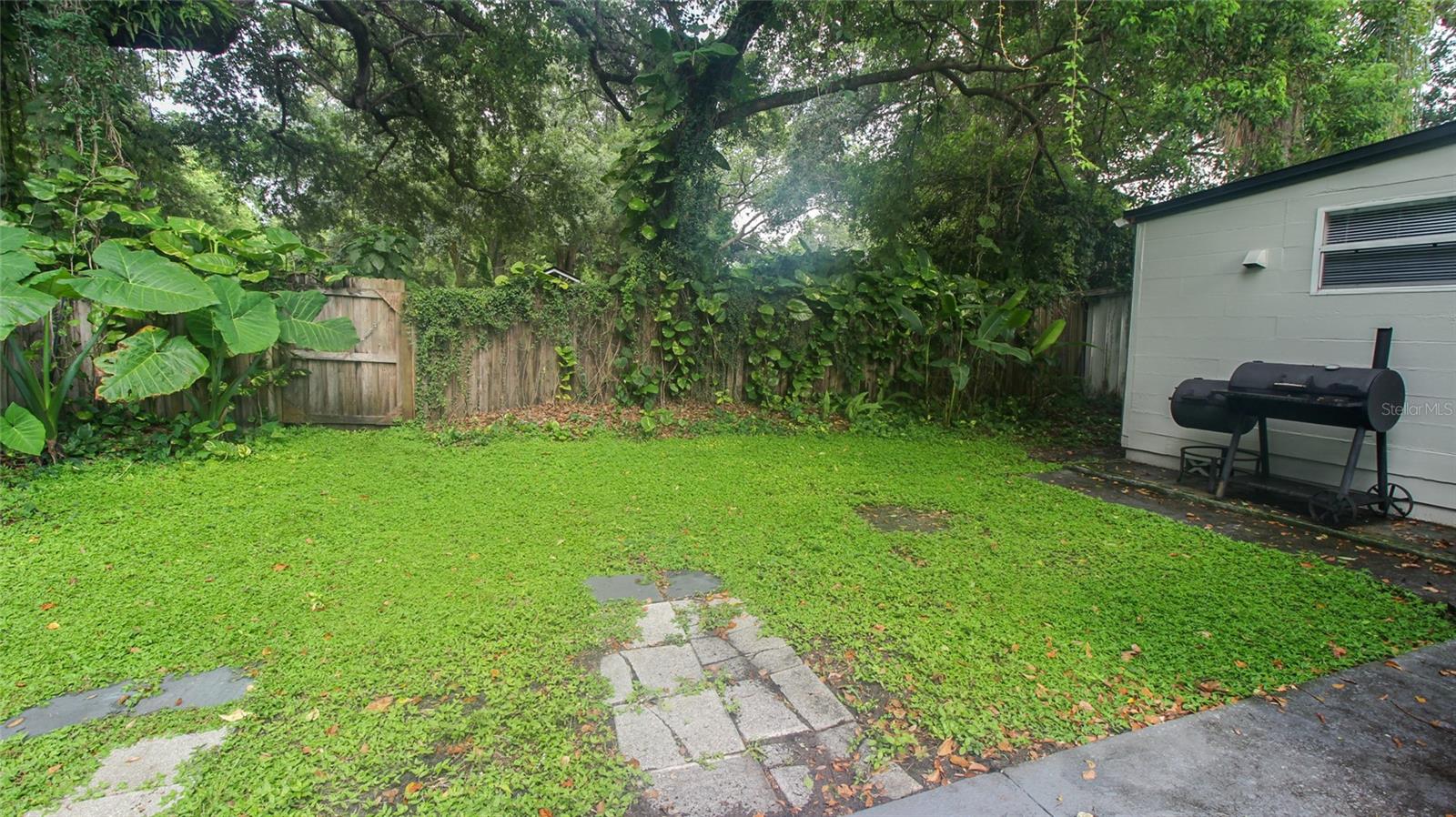 CLOVERLAWN - Residential Lease