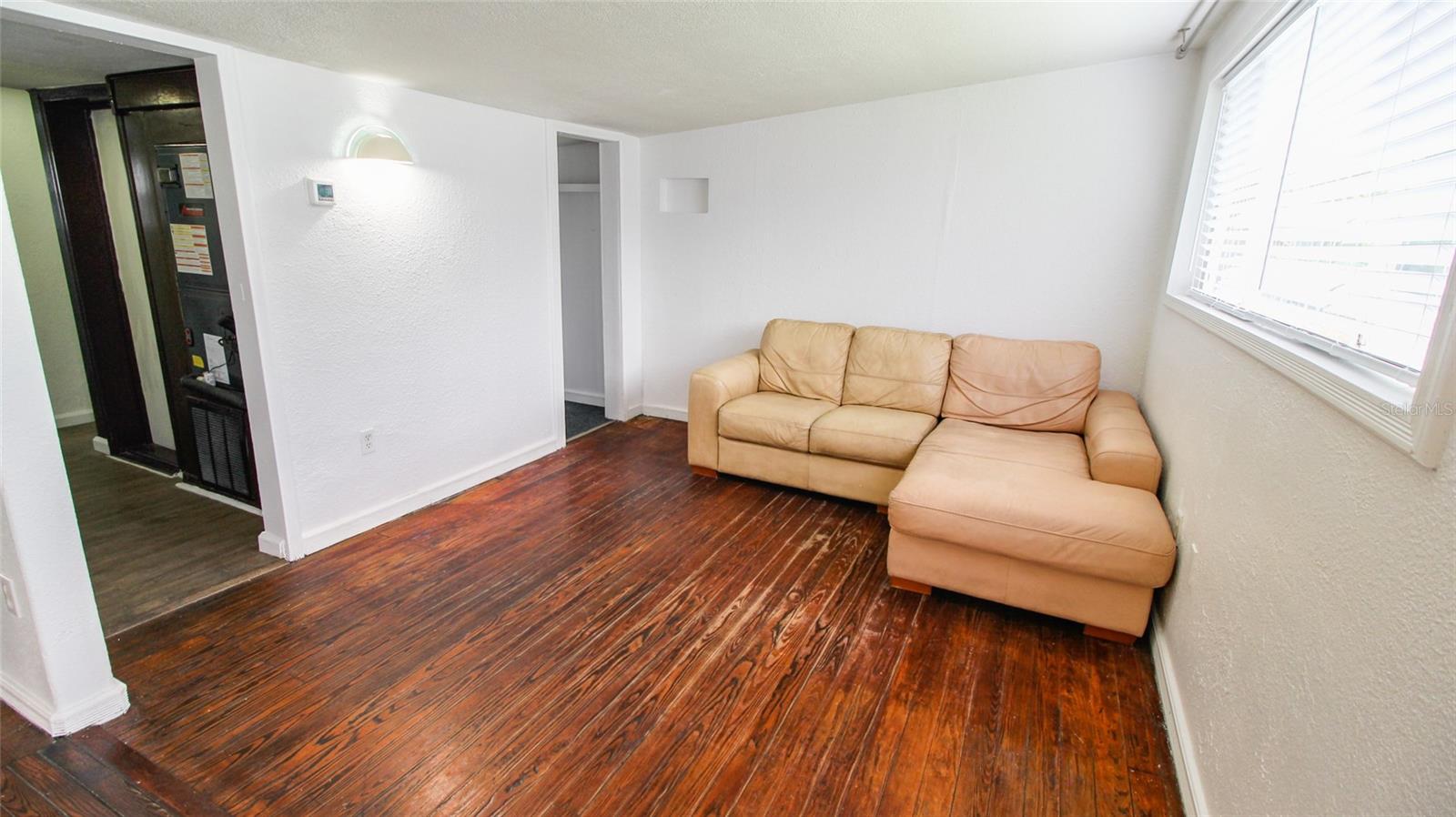 CLOVERLAWN - Residential Lease