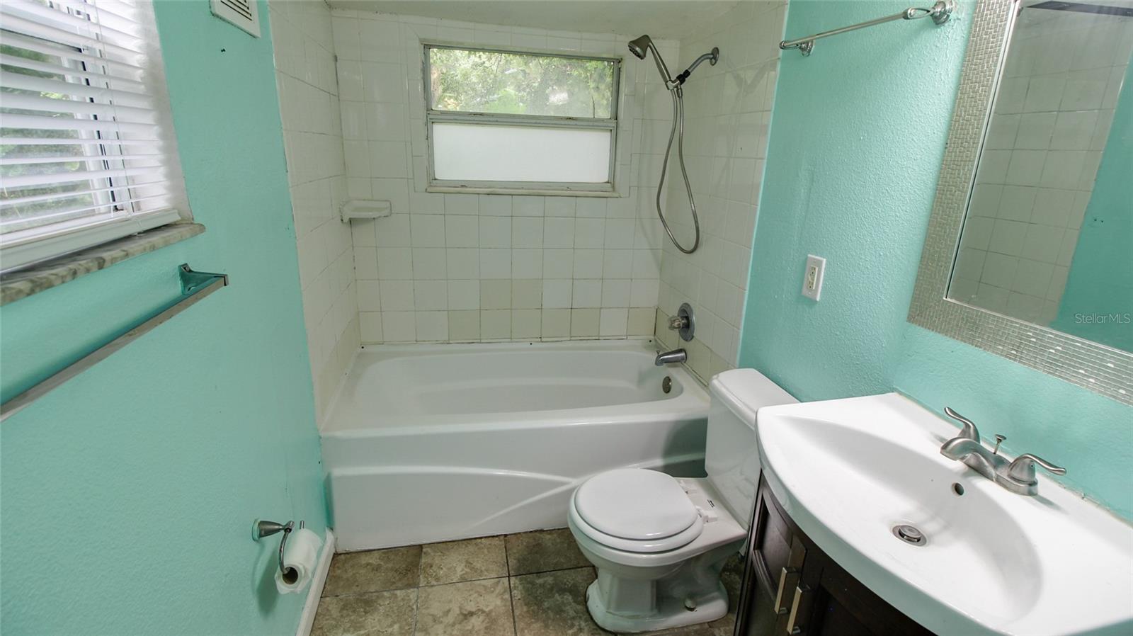 CLOVERLAWN - Residential Lease