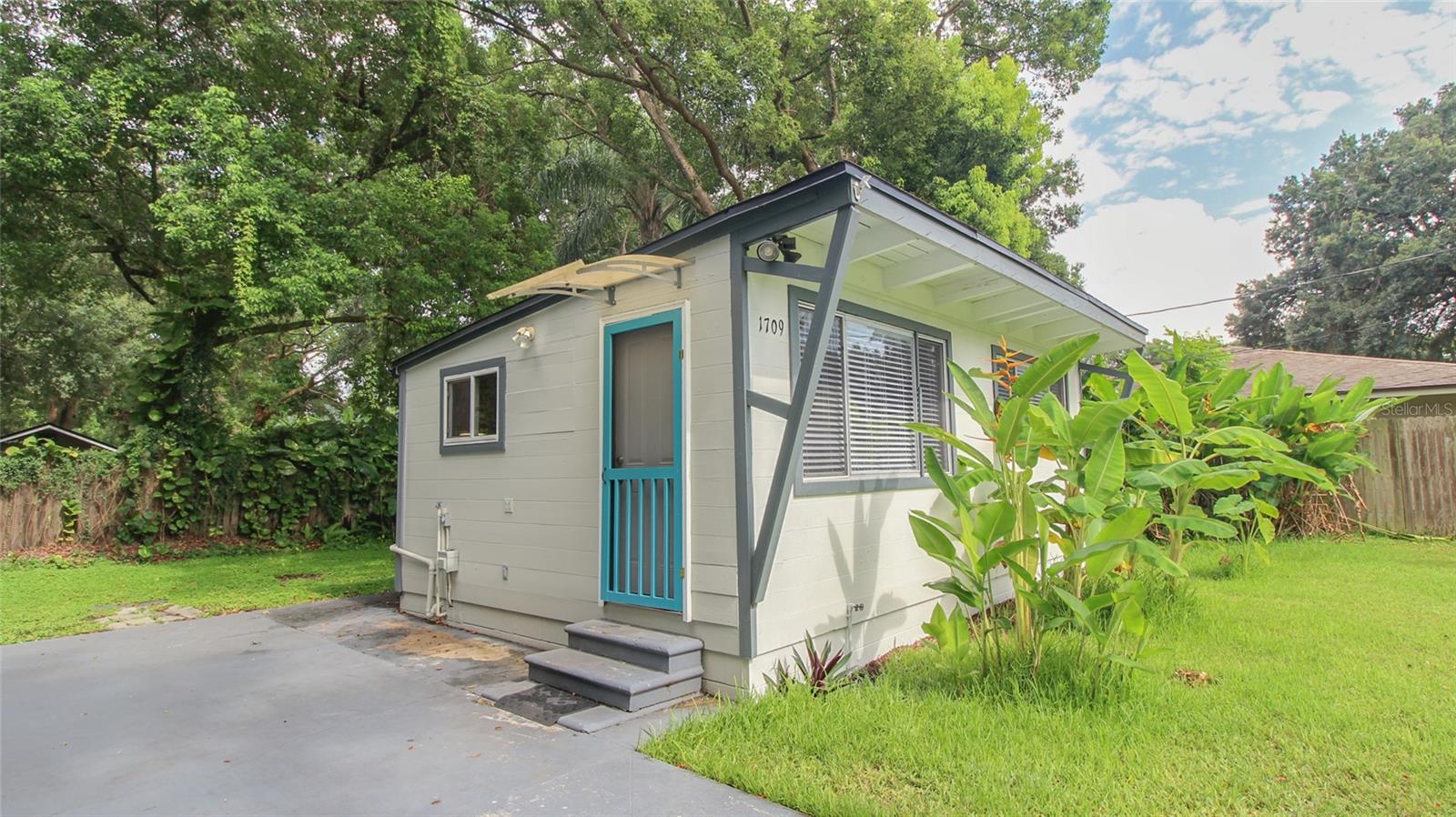 CLOVERLAWN - Residential Lease