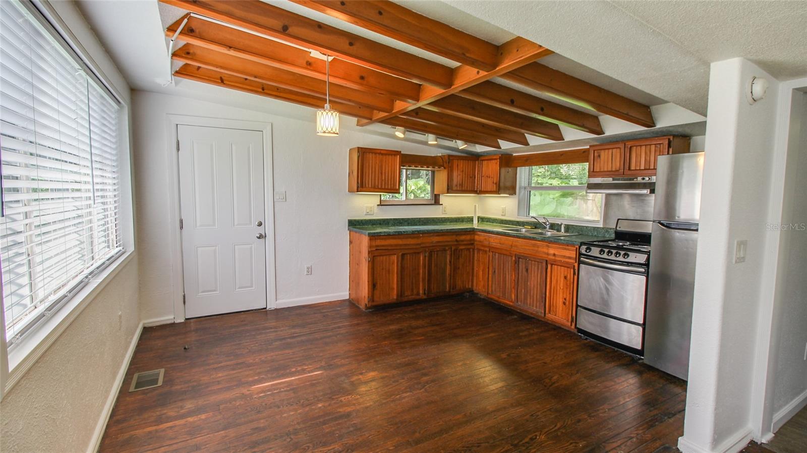 CLOVERLAWN - Residential Lease