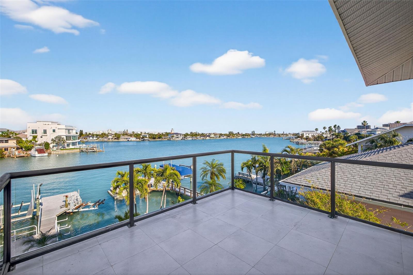 SUNSET LANDINGS - Residential