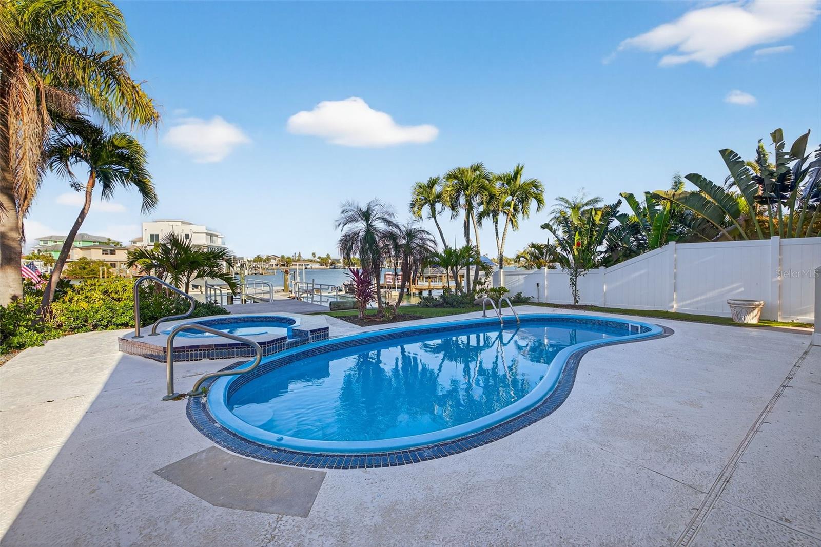 SUNSET LANDINGS - Residential