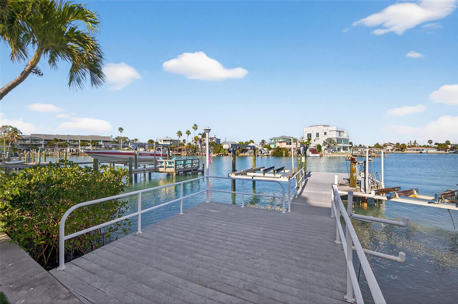 SUNSET LANDINGS - Residential