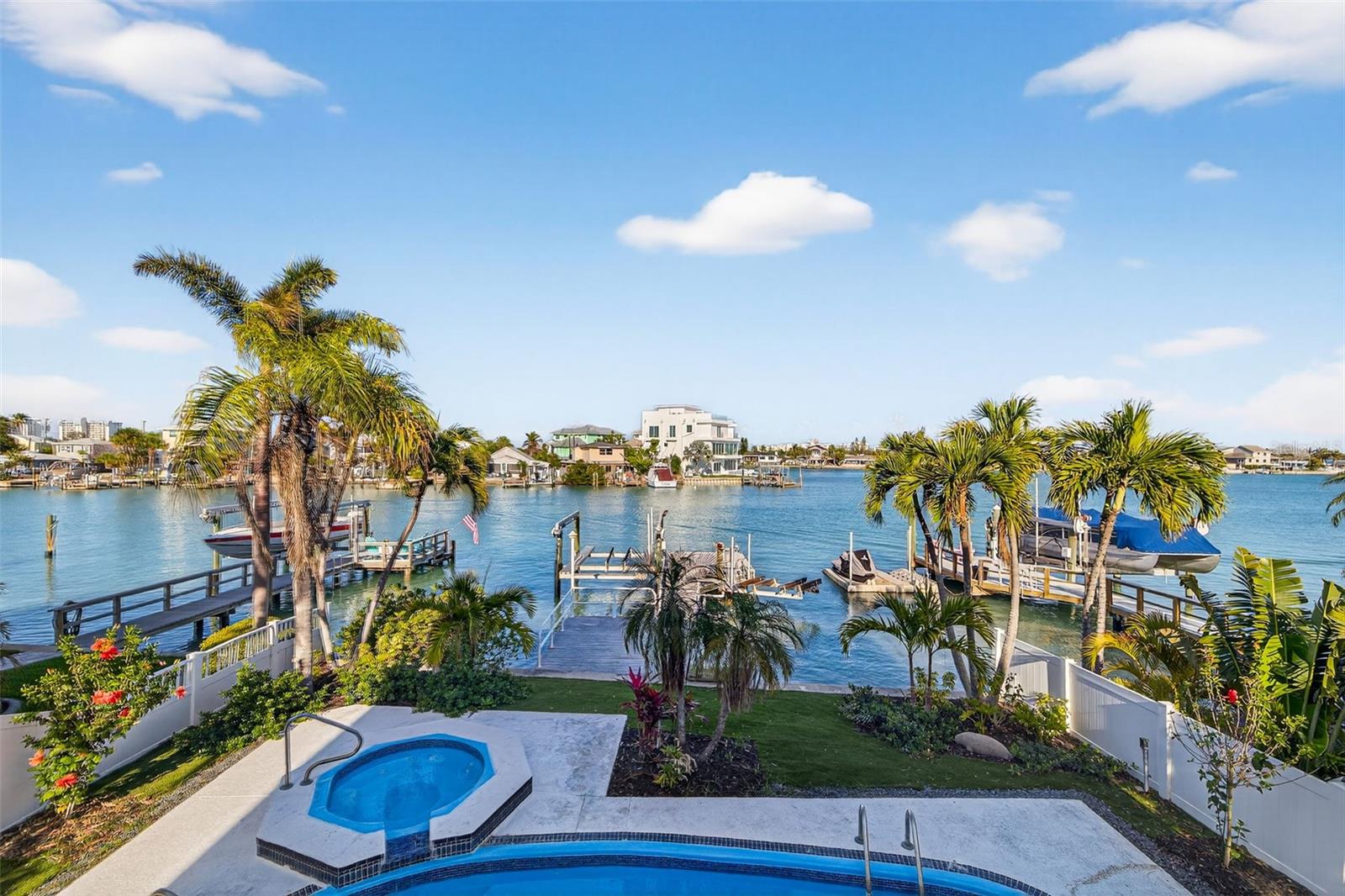 SUNSET LANDINGS - Residential