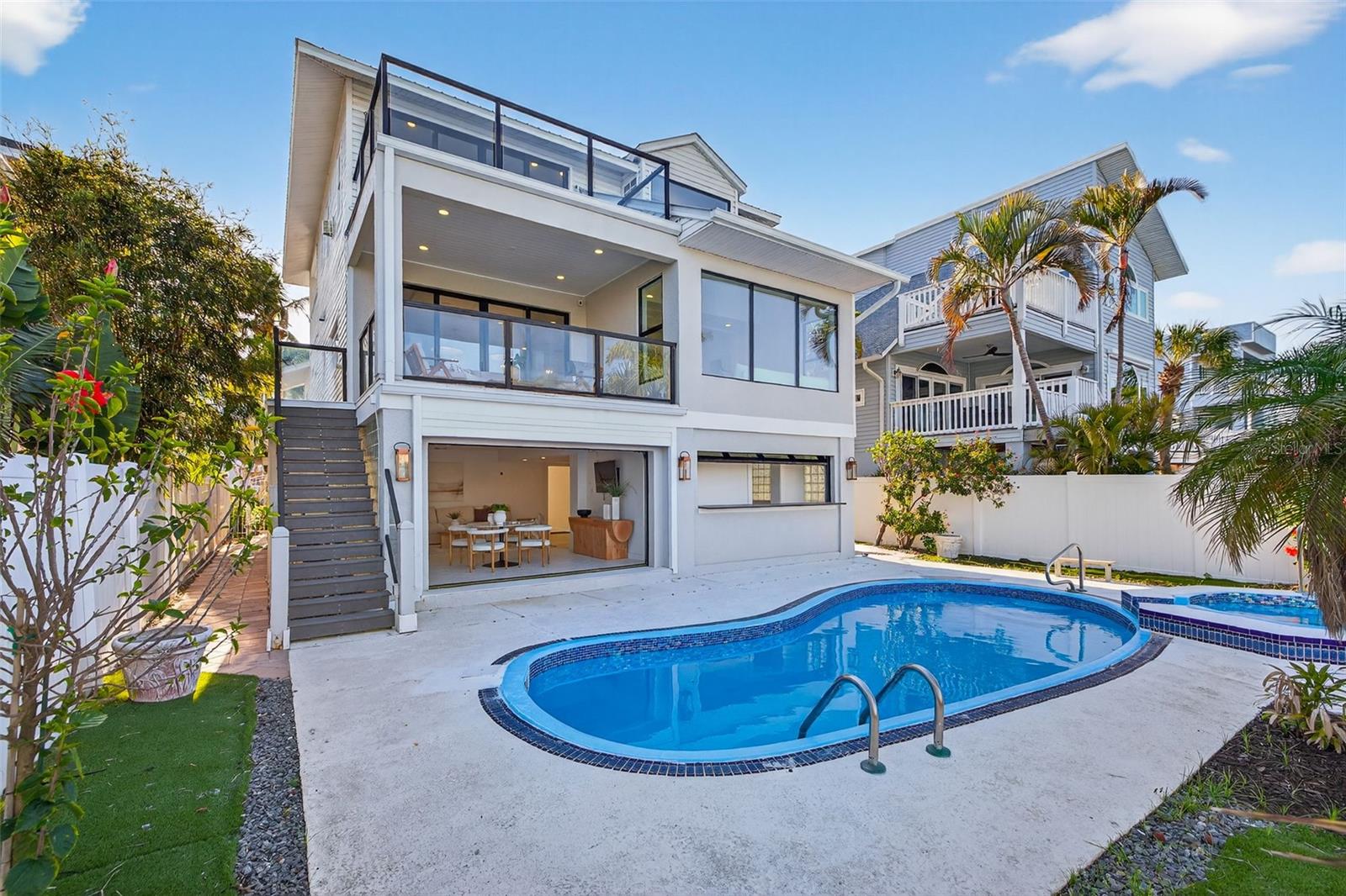 SUNSET LANDINGS - Residential