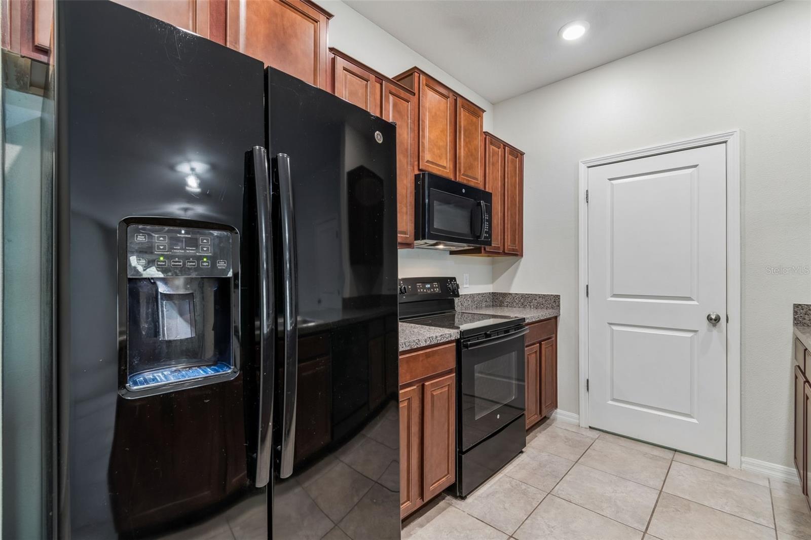 RIVERVIEW LAKES - Residential Lease