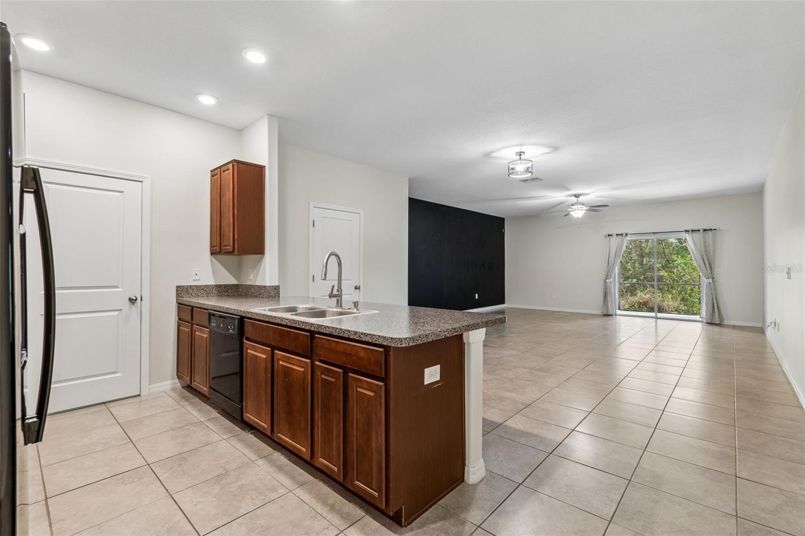 RIVERVIEW LAKES - Residential Lease