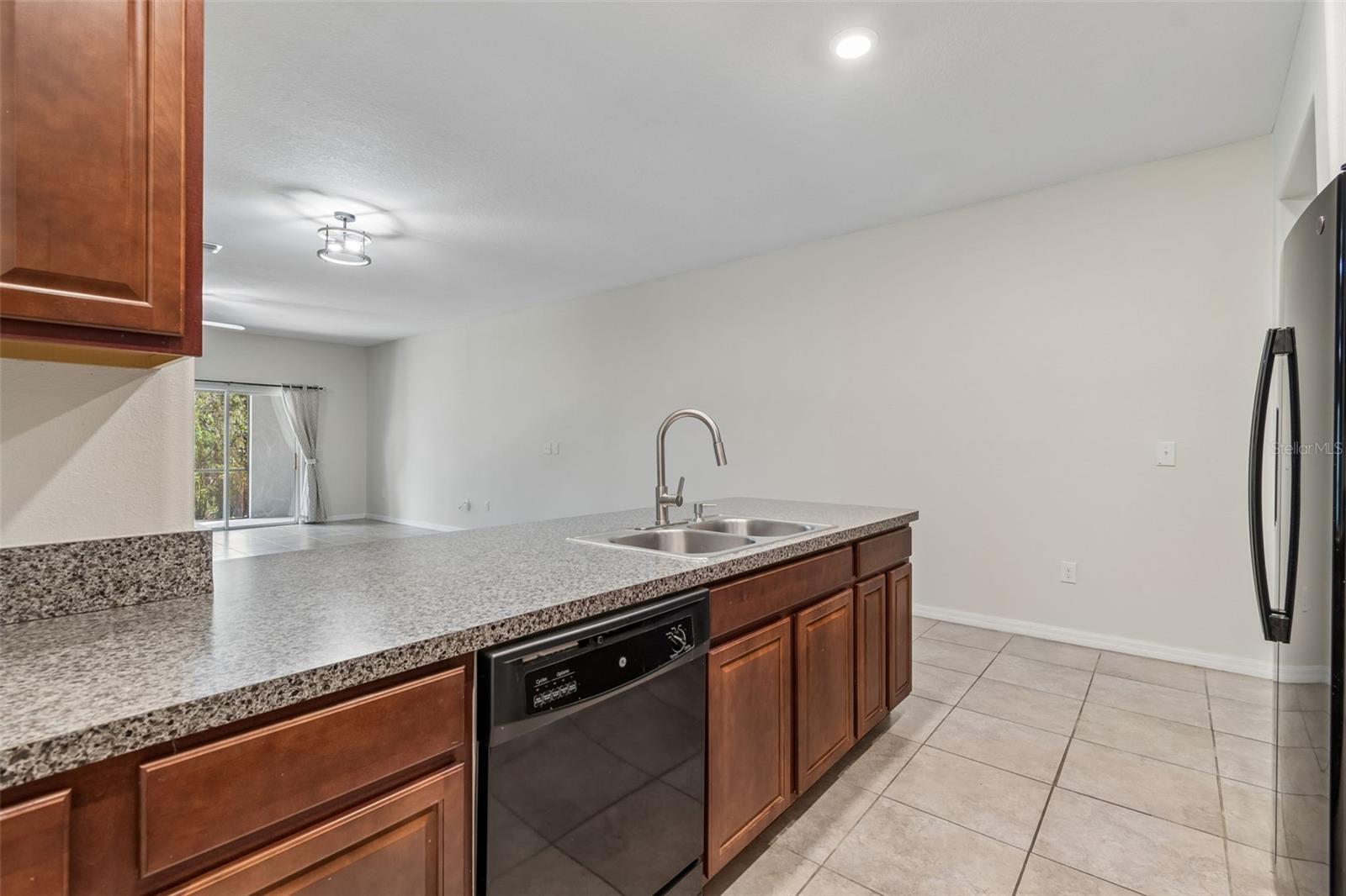 RIVERVIEW LAKES - Residential Lease