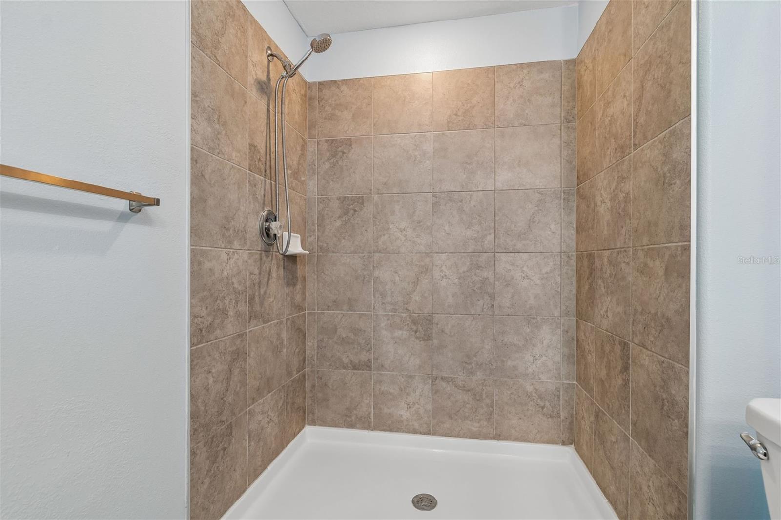 RIVERVIEW LAKES - Residential Lease