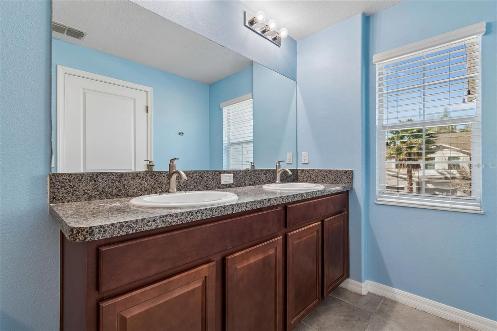 RIVERVIEW LAKES - Residential Lease