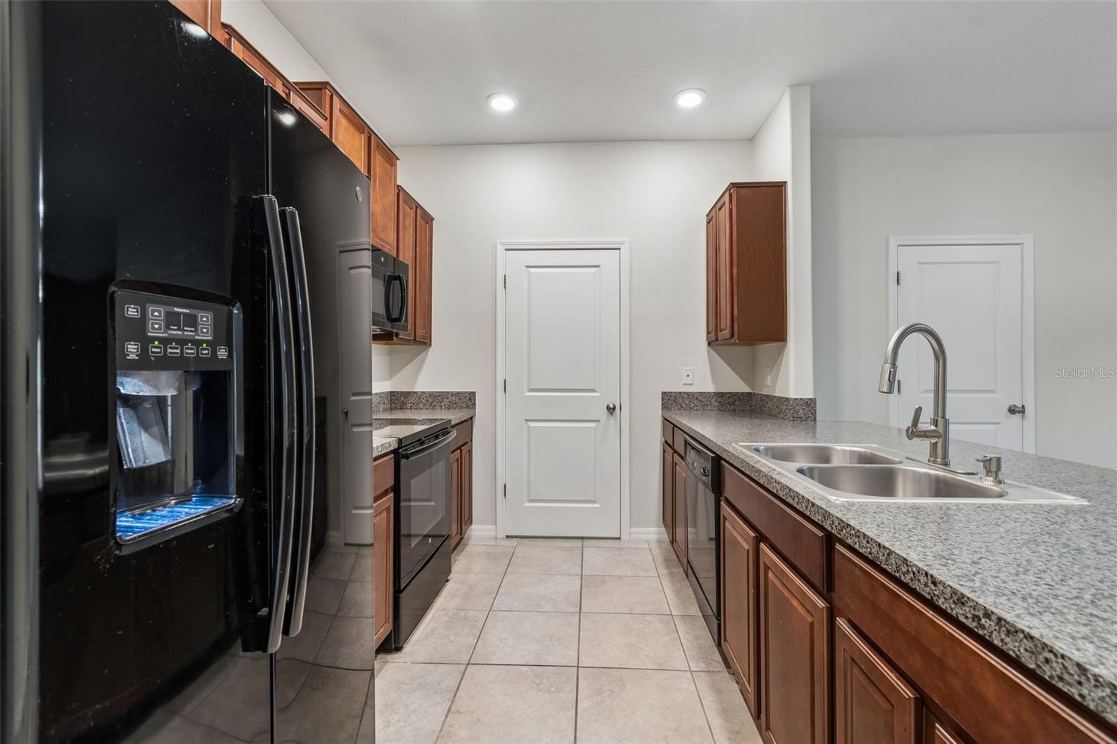 RIVERVIEW LAKES - Residential Lease