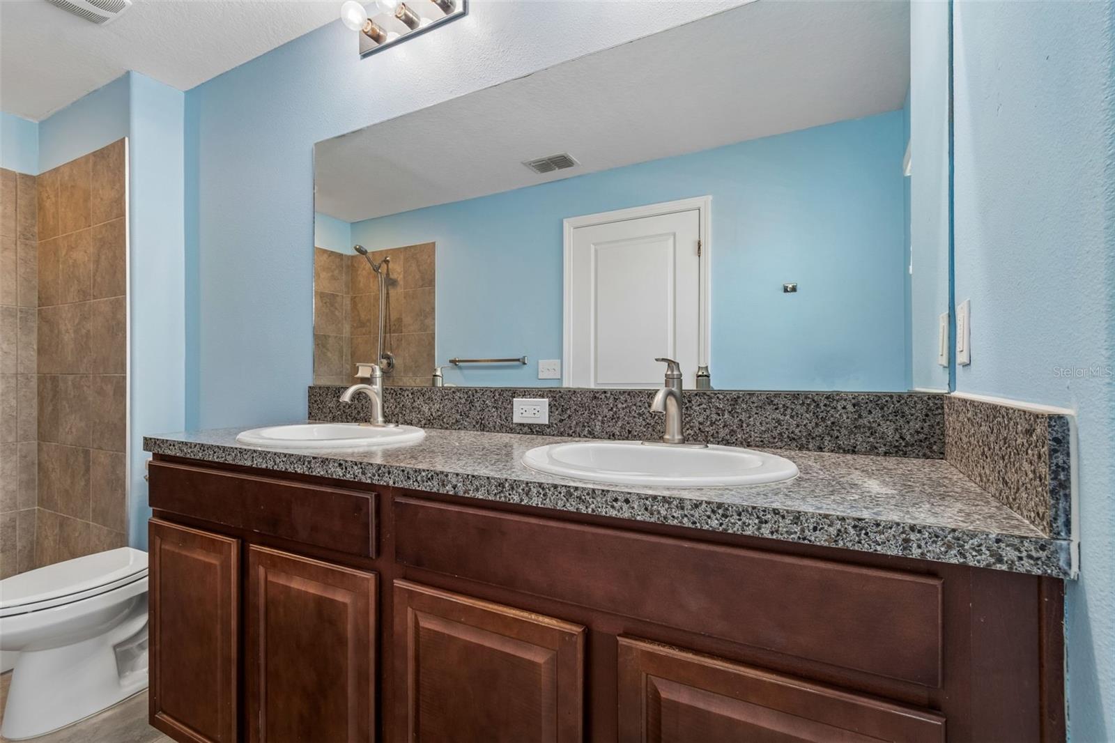 RIVERVIEW LAKES - Residential Lease