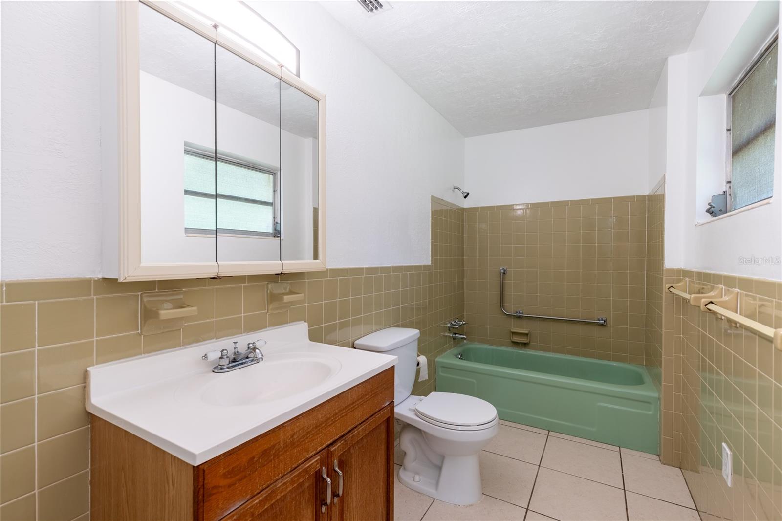 000114 - BEVERLY HILLS UNIT 2 - Residential