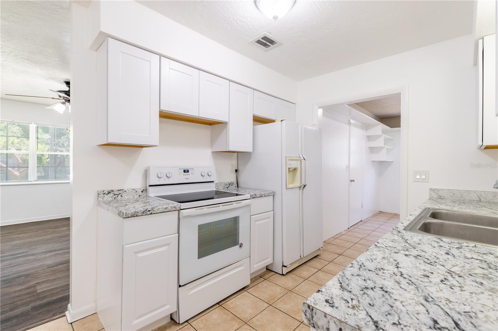 000114 - BEVERLY HILLS UNIT 2 - Residential