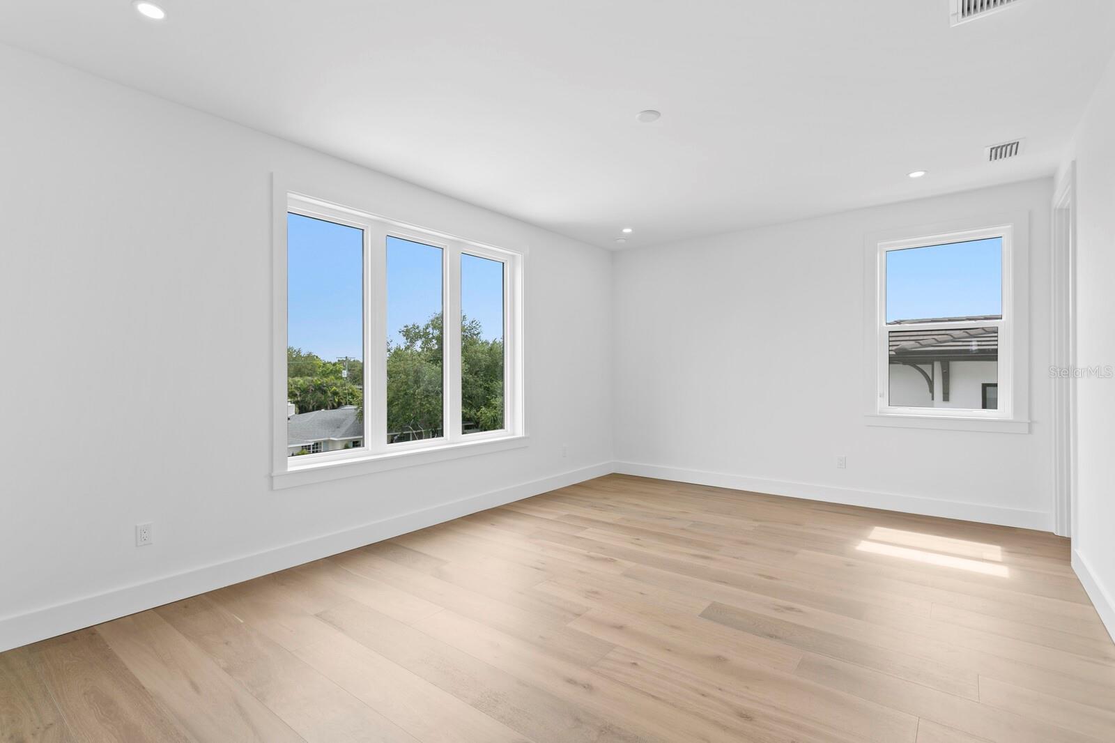 SUNSET PARK - Residential