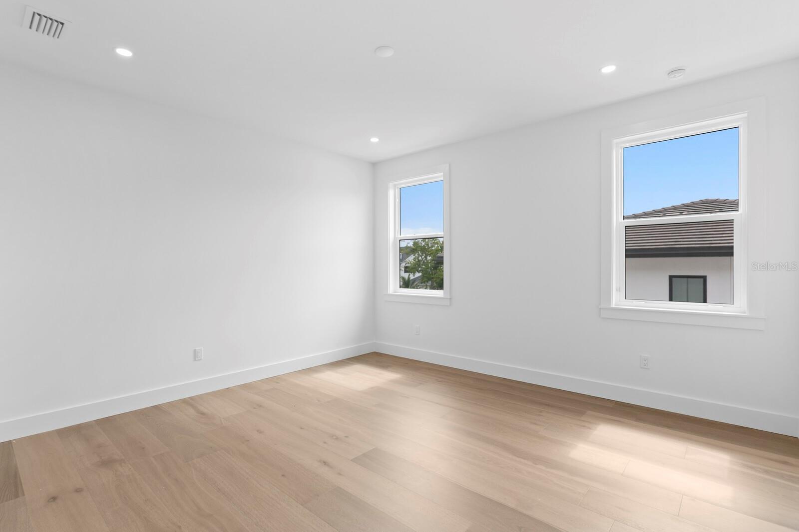 SUNSET PARK - Residential