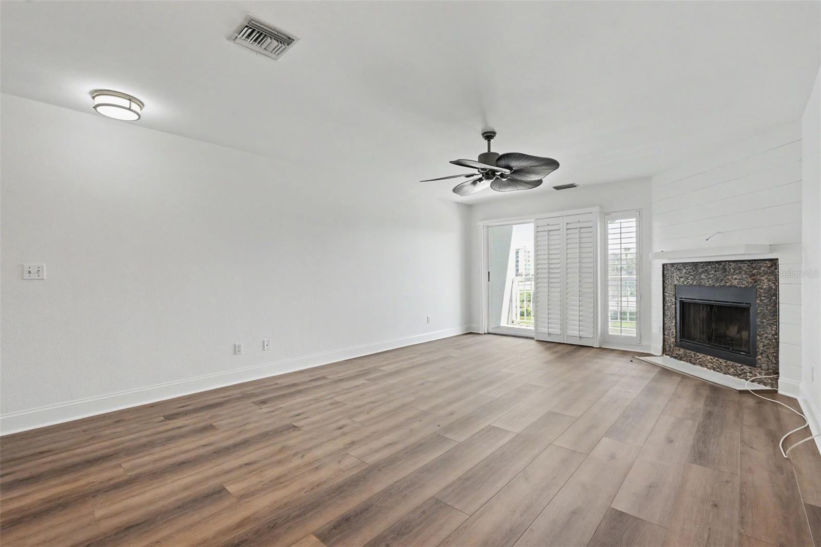 PALMS OF TIERRA - Residential