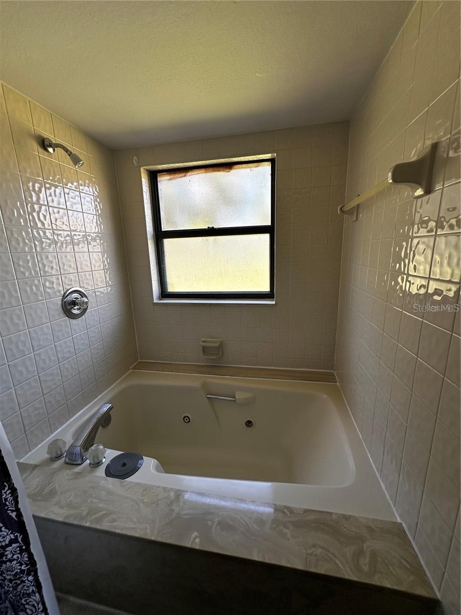 CLUB VILLAS AT WIMBLEDON PARK CONDO - Residential Lease