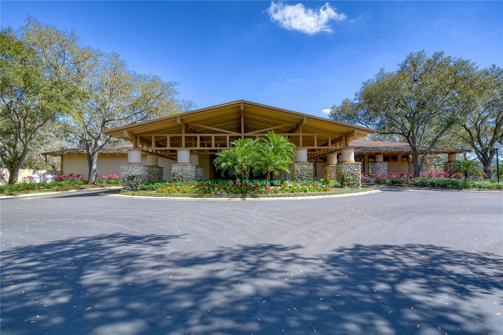 RIVER HILLS COUNTRY CLUB PH - Residential