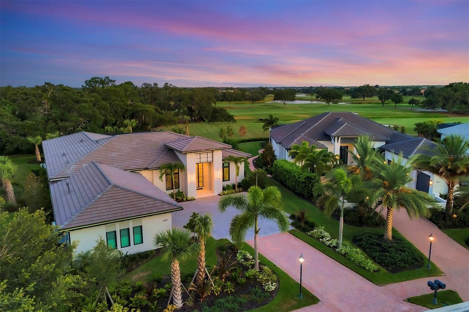 FOUNDERS CLUB - Residential