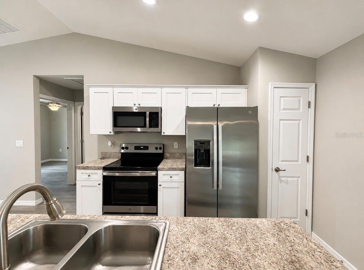BELLEVIEW HEIGHTS ESTATES UN #3 - Residential Lease