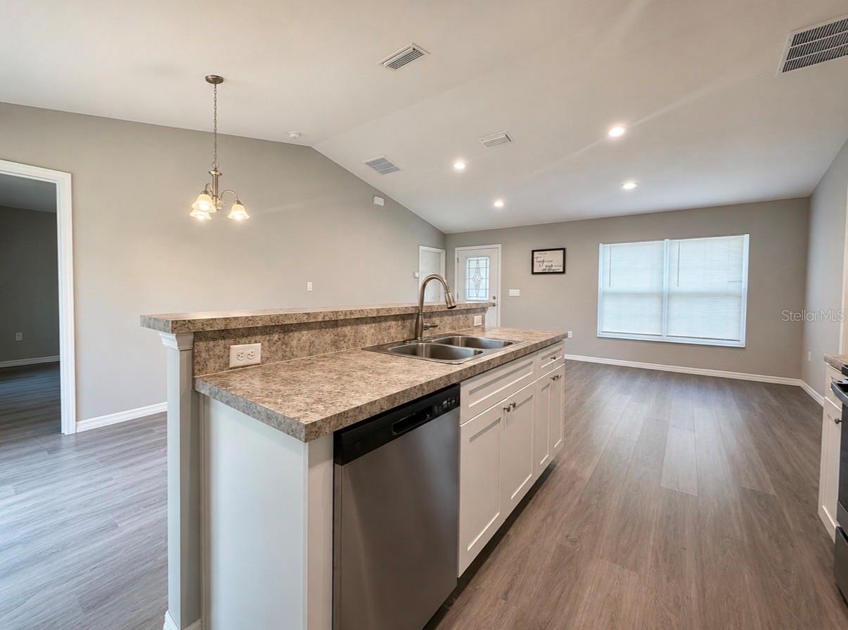 BELLEVIEW HEIGHTS ESTATES UN #3 - Residential Lease