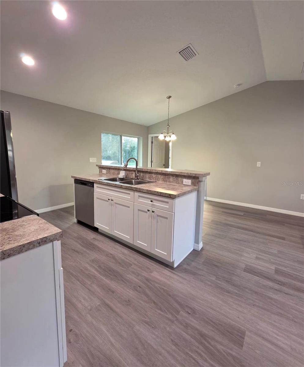 BELLEVIEW HEIGHTS ESTATES UN #3 - Residential Lease