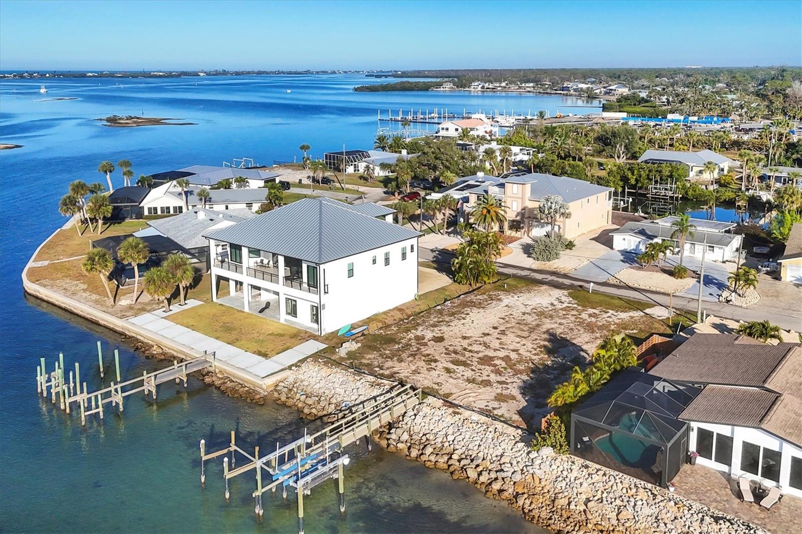 SOUTH WIND HARBOR - Land