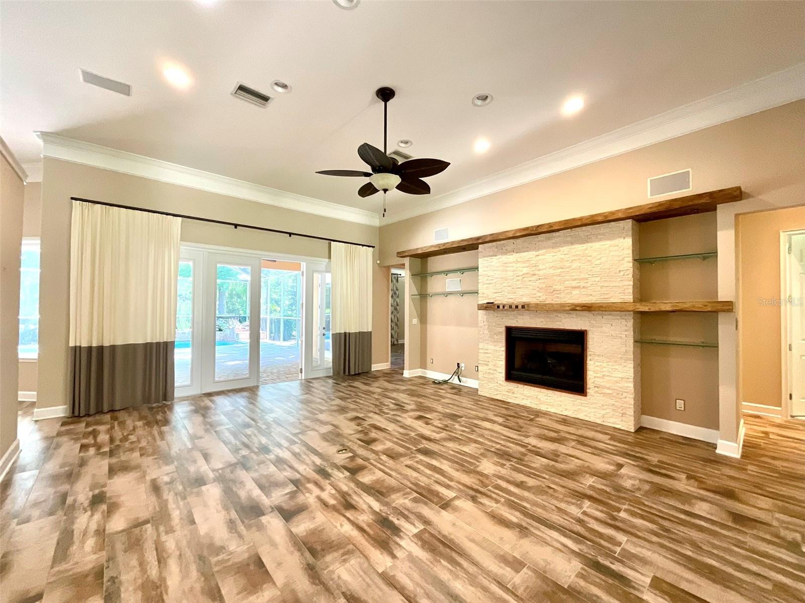 COUNTRY CLUB/OCALA UN 01 - Residential