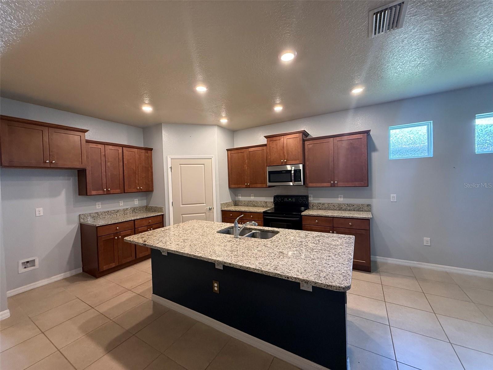 LAKE JOVITA GOLF & COUNTRY CLU - Residential