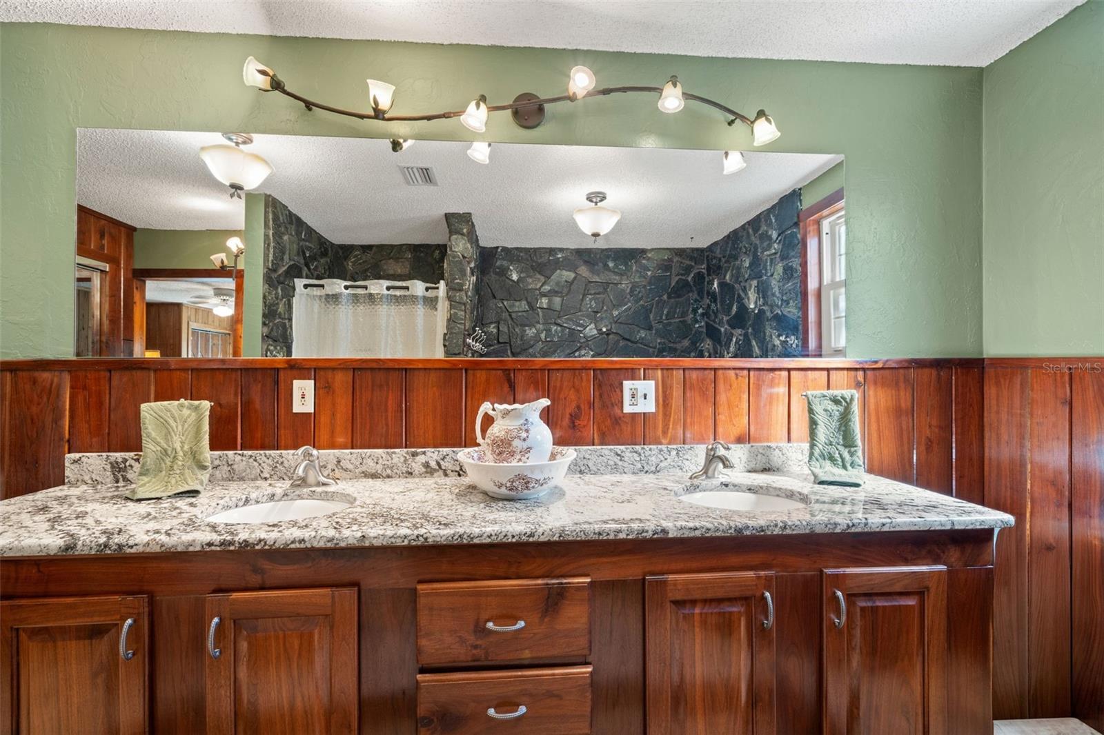 GULF COAST ACRES UNIT - Residential