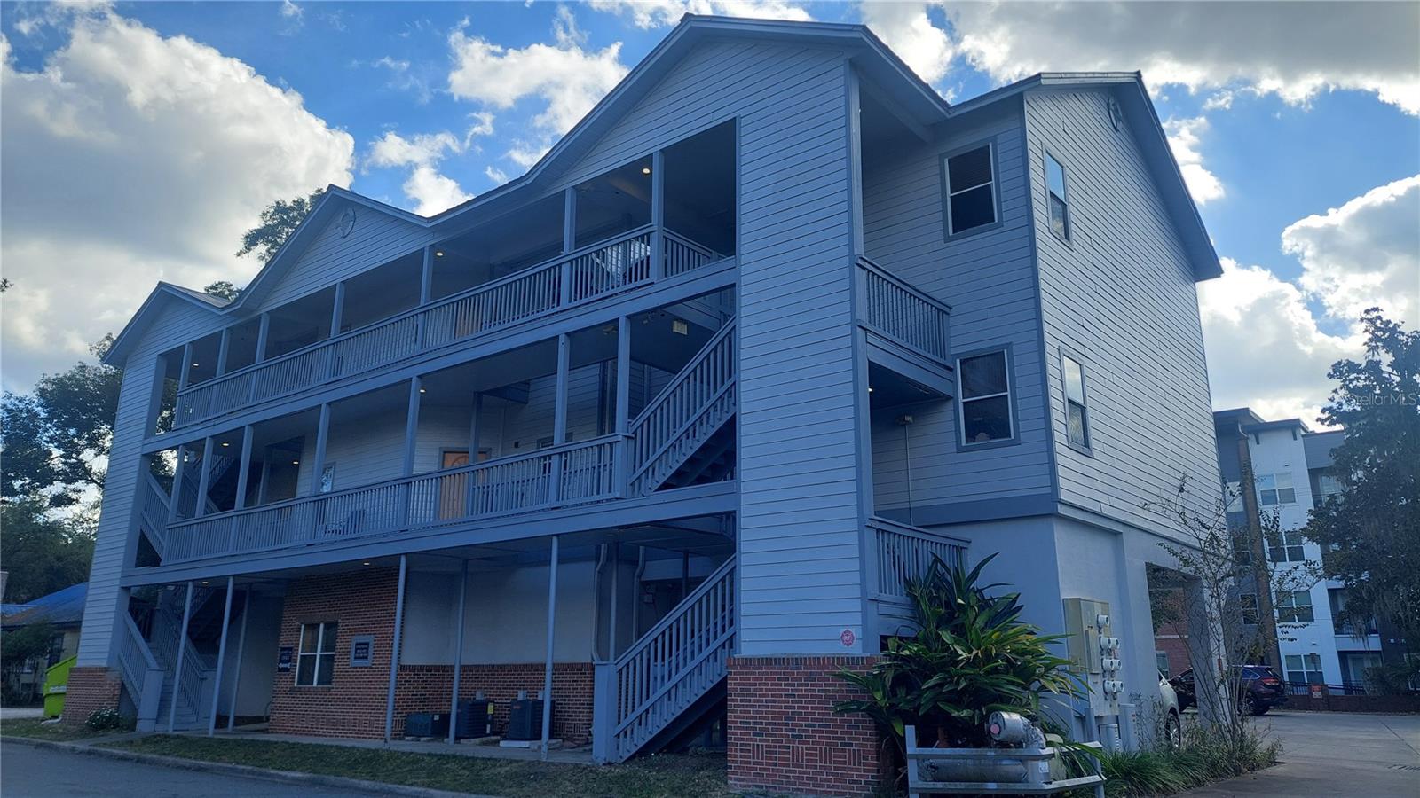 COLLEGE PARK - Commercial Sale