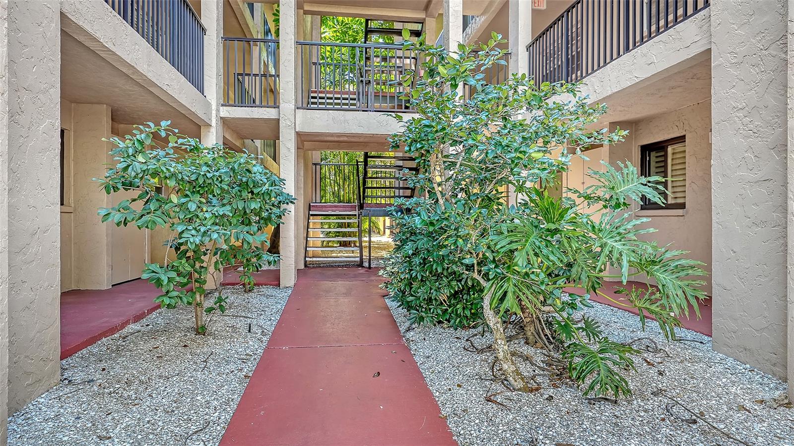 PLAZA GARDENS - Residential