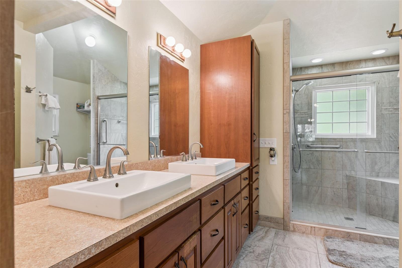HP/SUTHERLAND CROSSING 13 - Residential