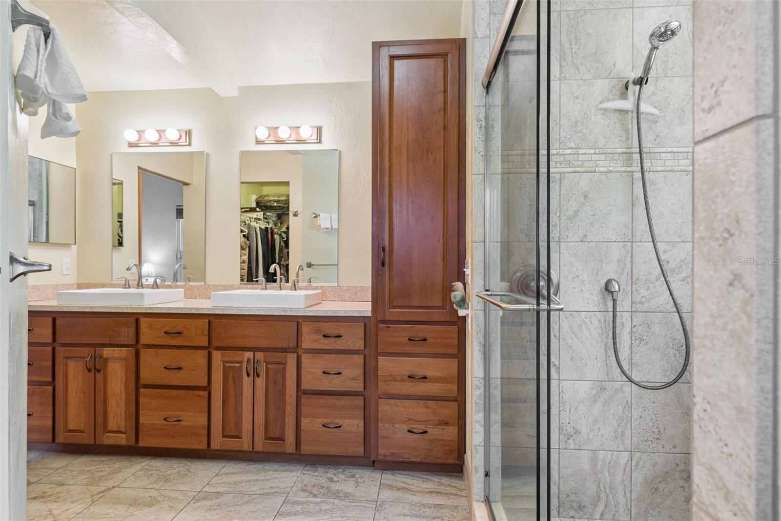 HP/SUTHERLAND CROSSING 13 - Residential