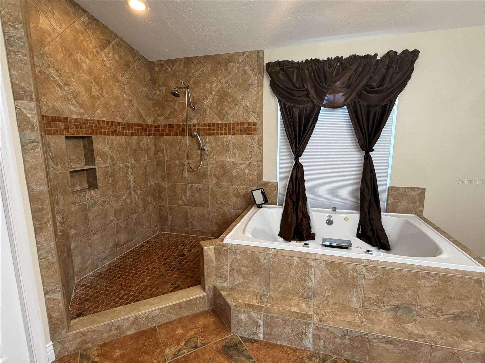 HERITAGE BAY - Residential