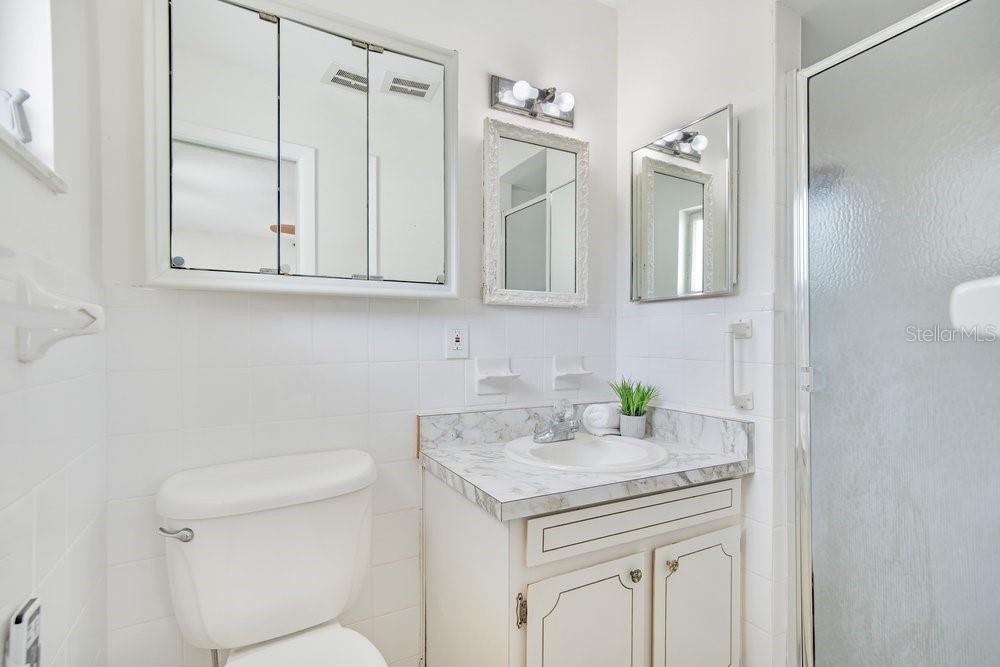 QUEENS MIRROR ADD - Residential