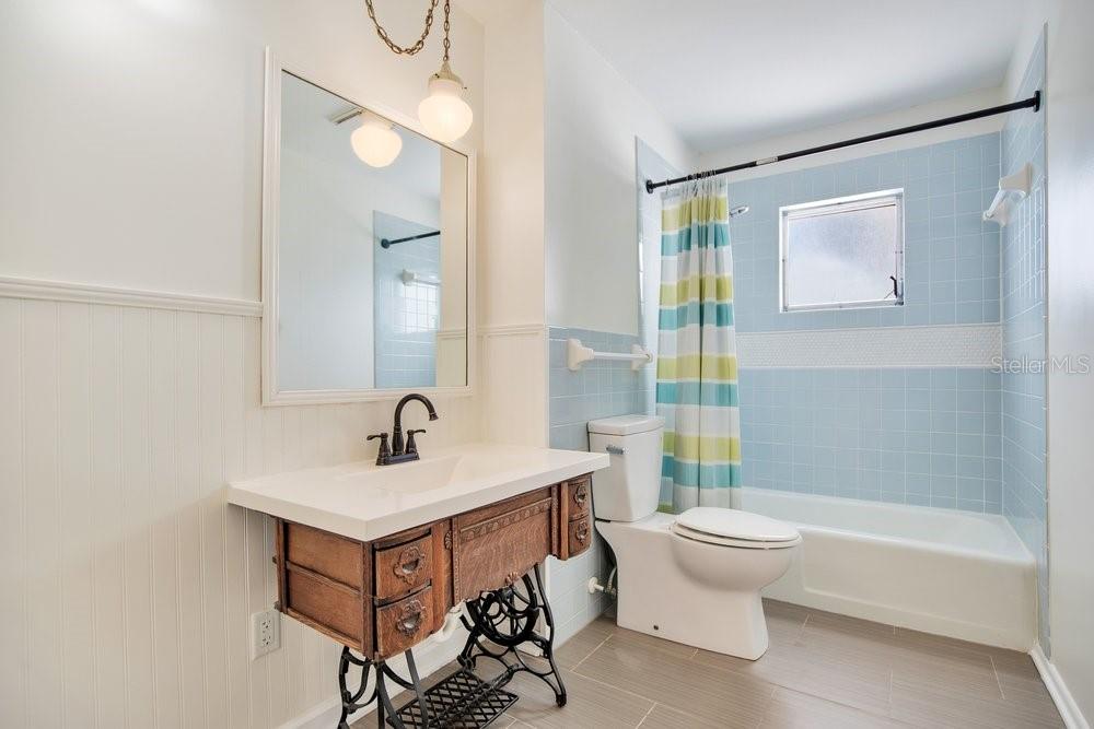 QUEENS MIRROR ADD - Residential
