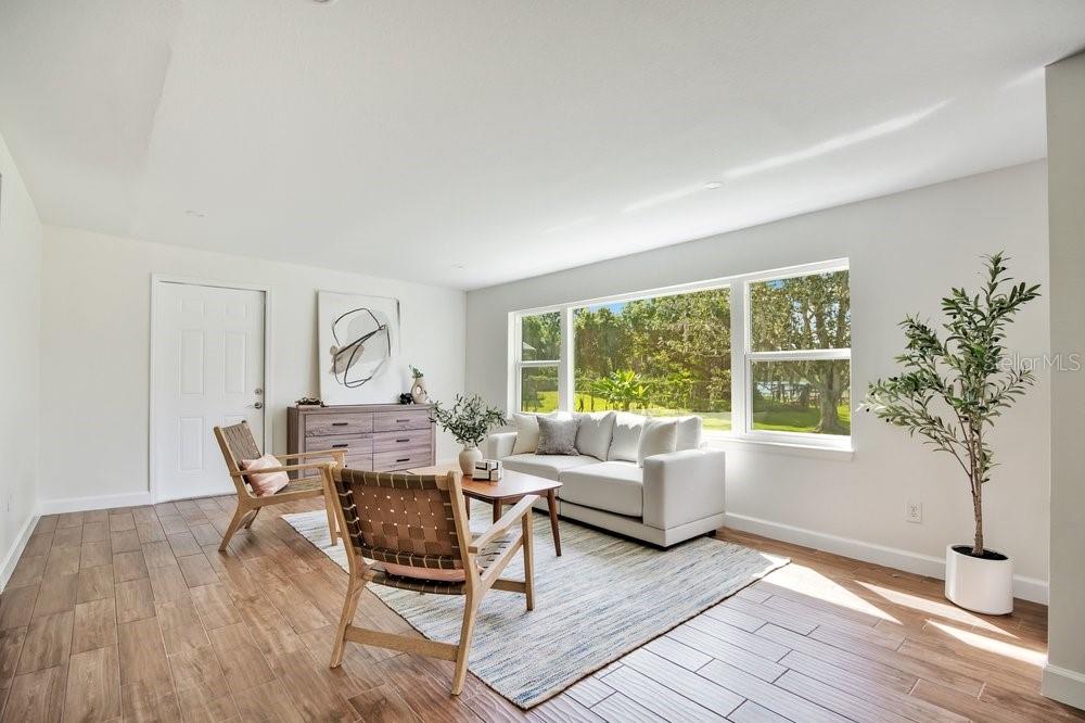 QUEENS MIRROR ADD - Residential