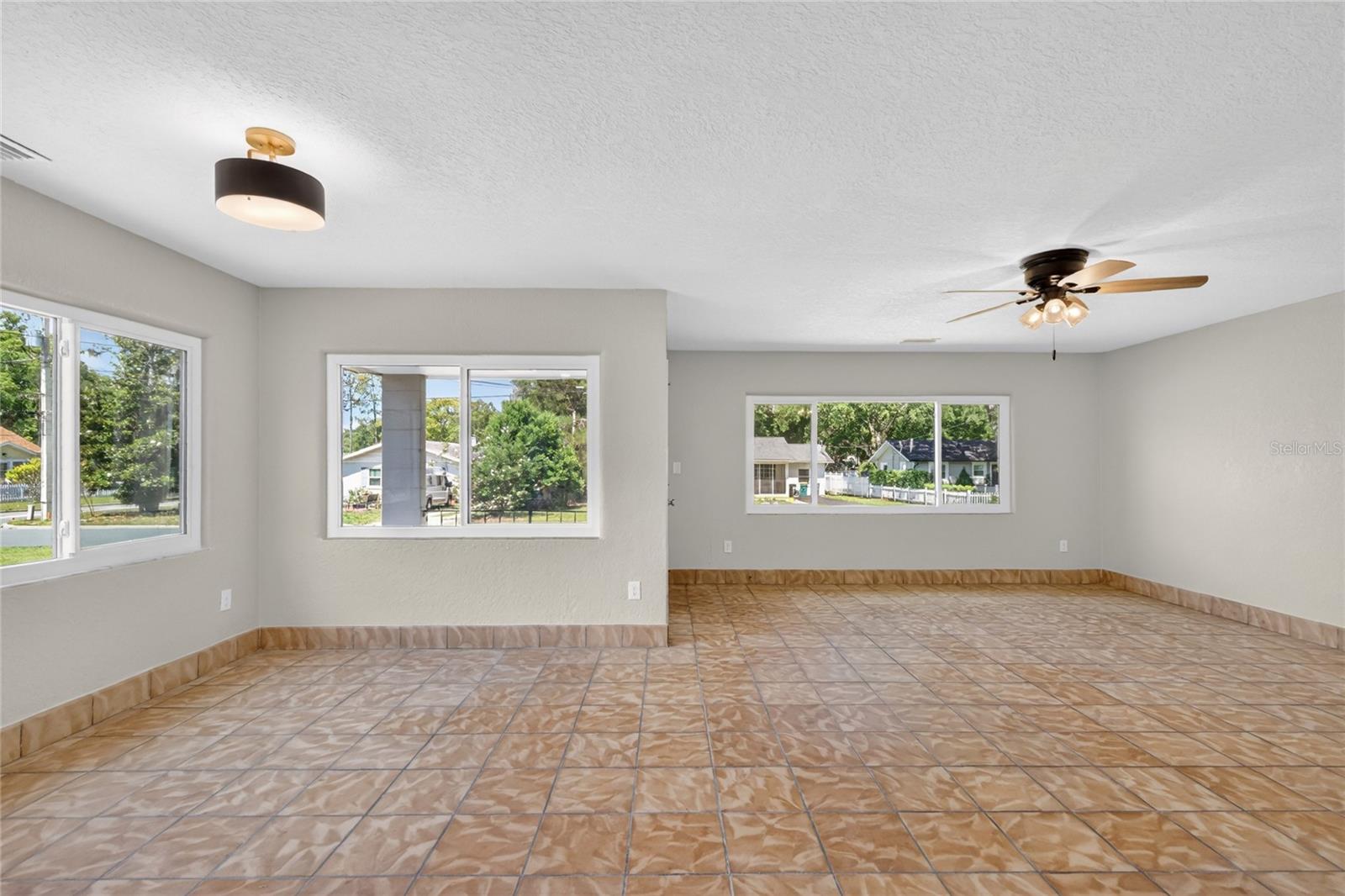 MOUNT DORA - Residential Income