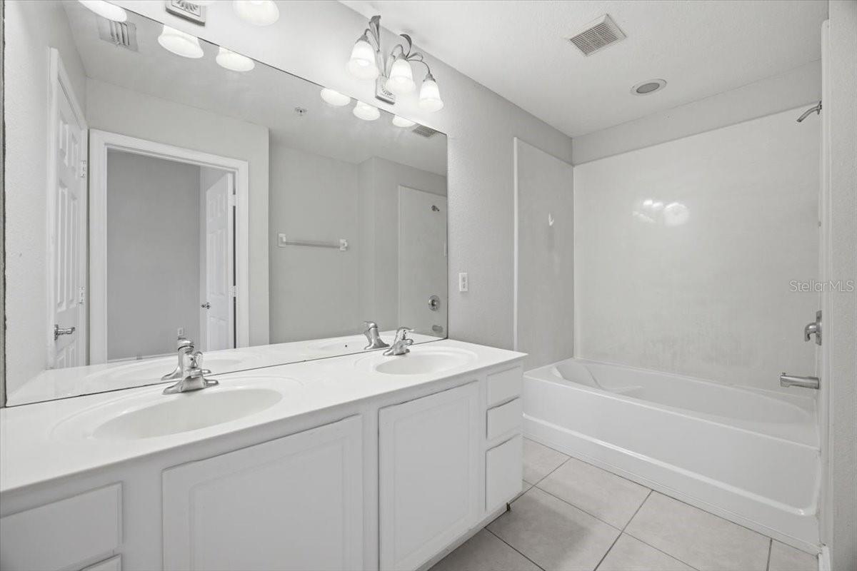 VISTAS/STONEBRIDGE COMMONS PH - Residential