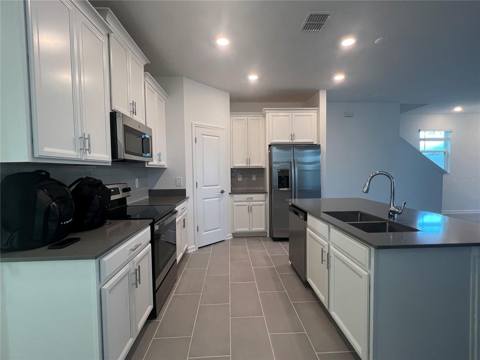 STOREY GROVE - Residential Lease