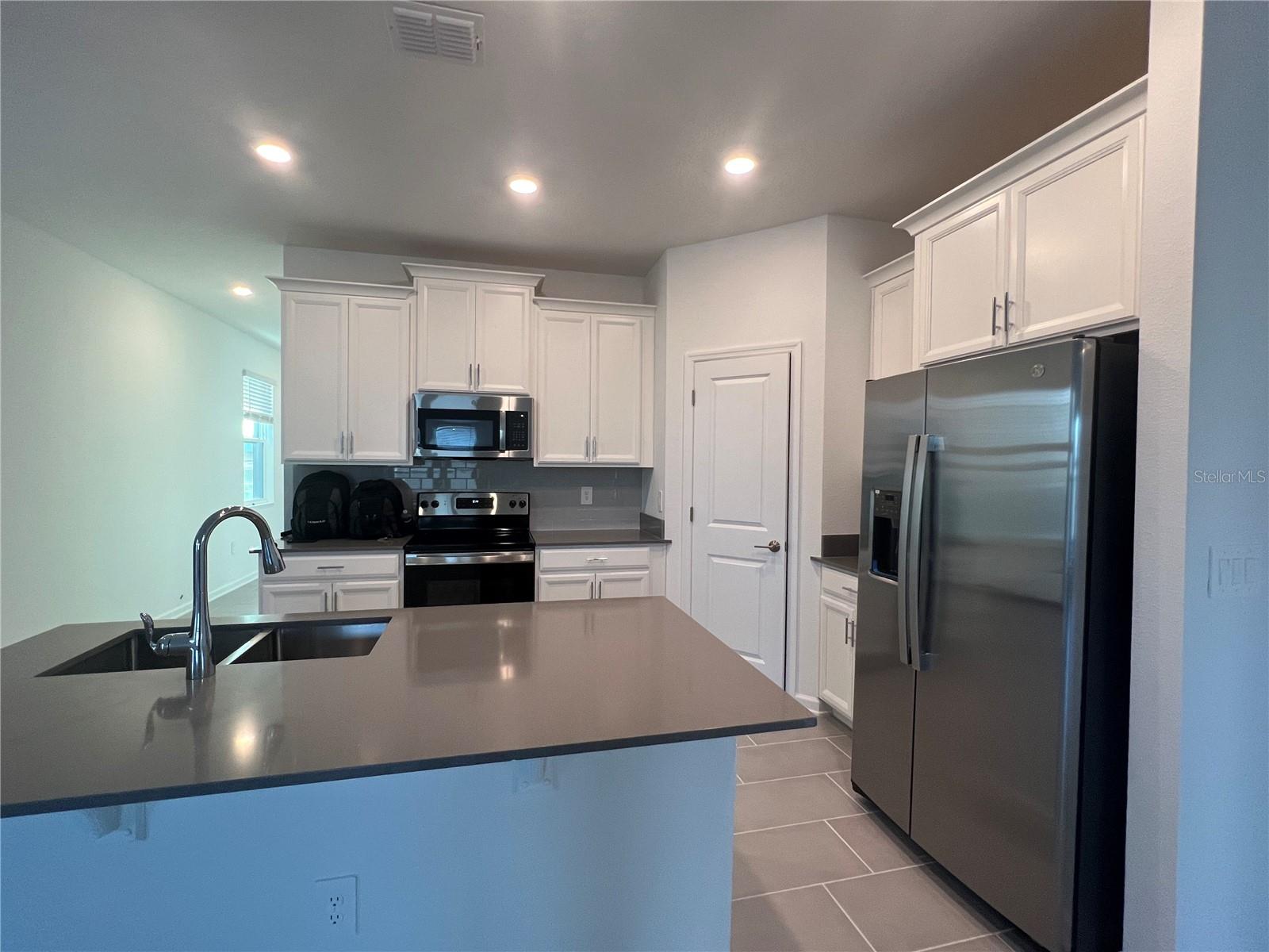 STOREY GROVE - Residential Lease