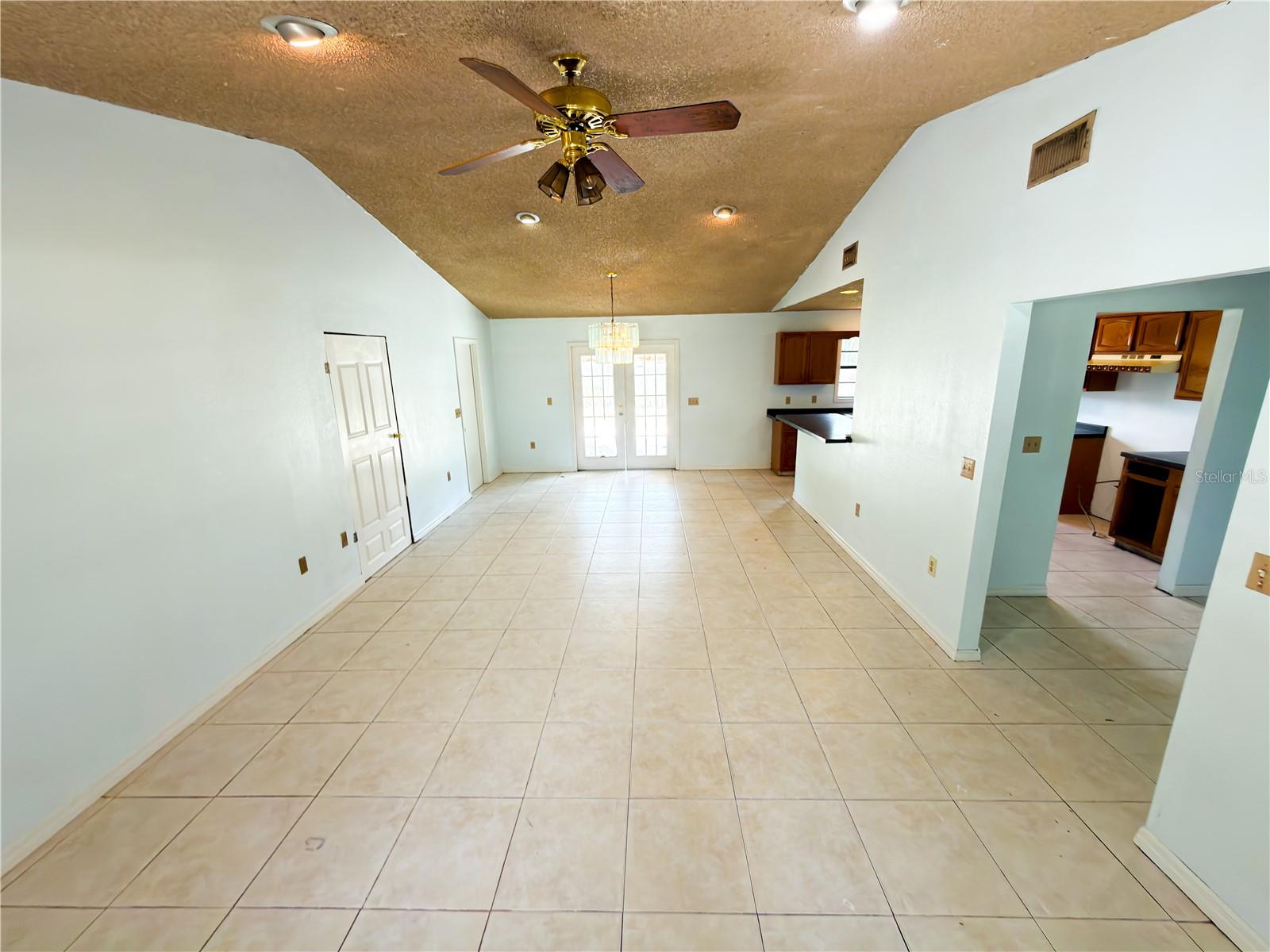 TROPICAL HEIGHTS - Residential